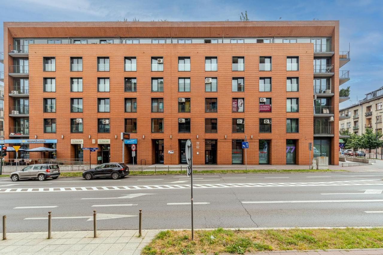 Deluxe One-Bedroom Apartment