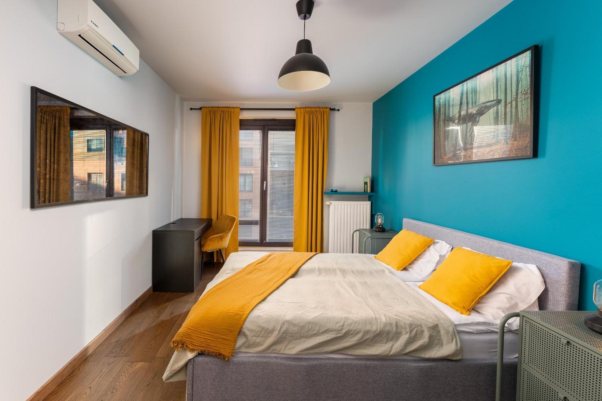 Deluxe One-Bedroom Apartment