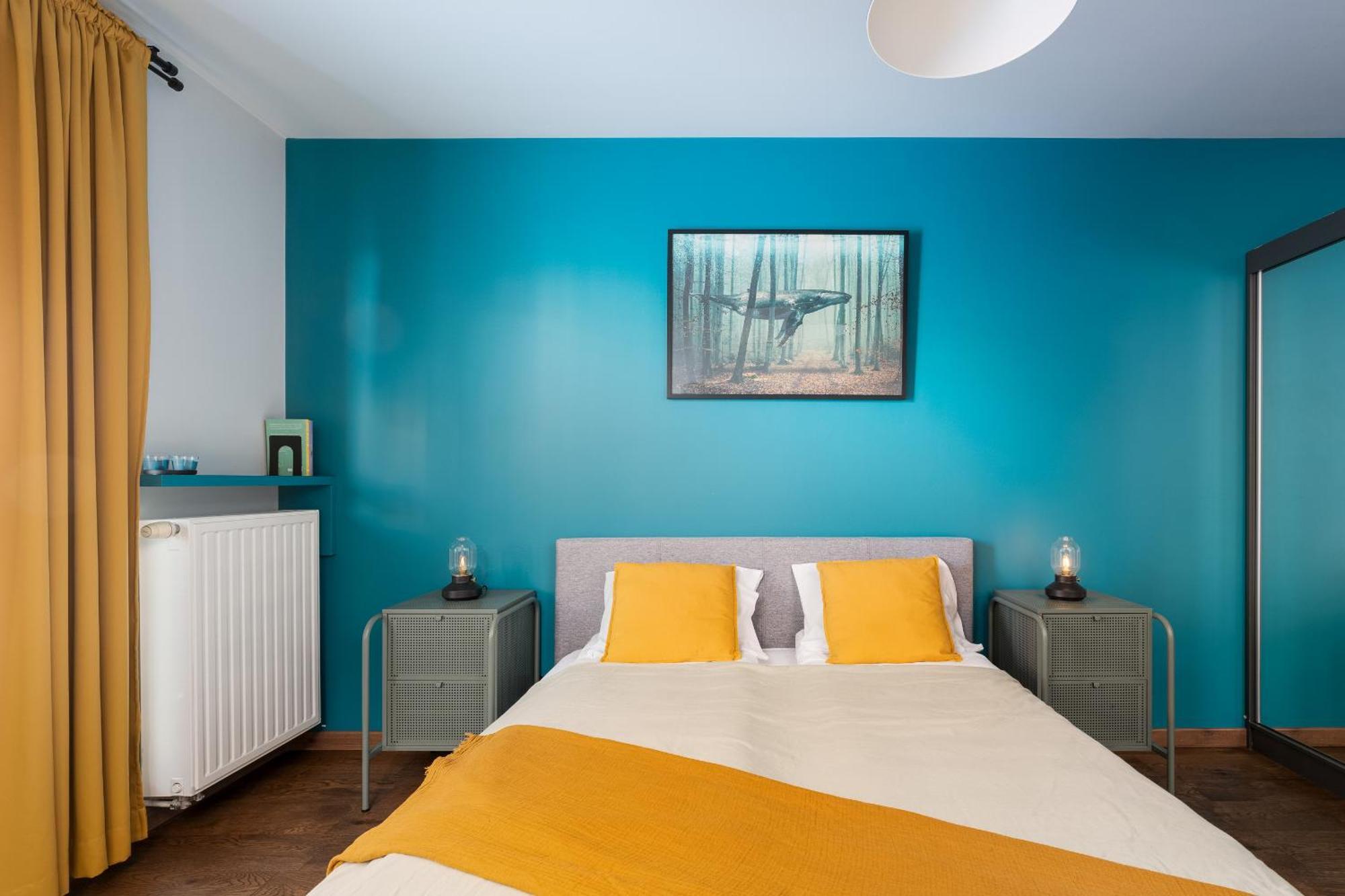 Deluxe One-Bedroom Apartment