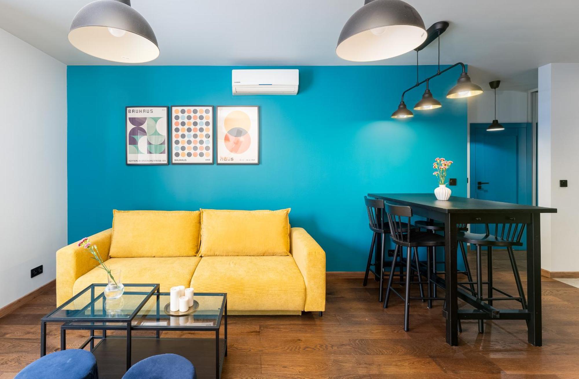 Deluxe One-Bedroom Apartment